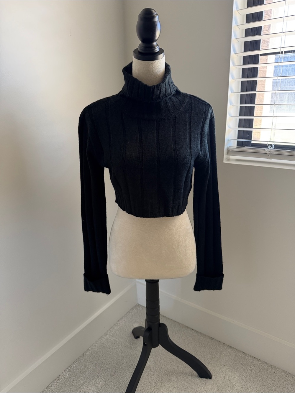 Hera Collection Black Cropped Turtleneck Sweater
